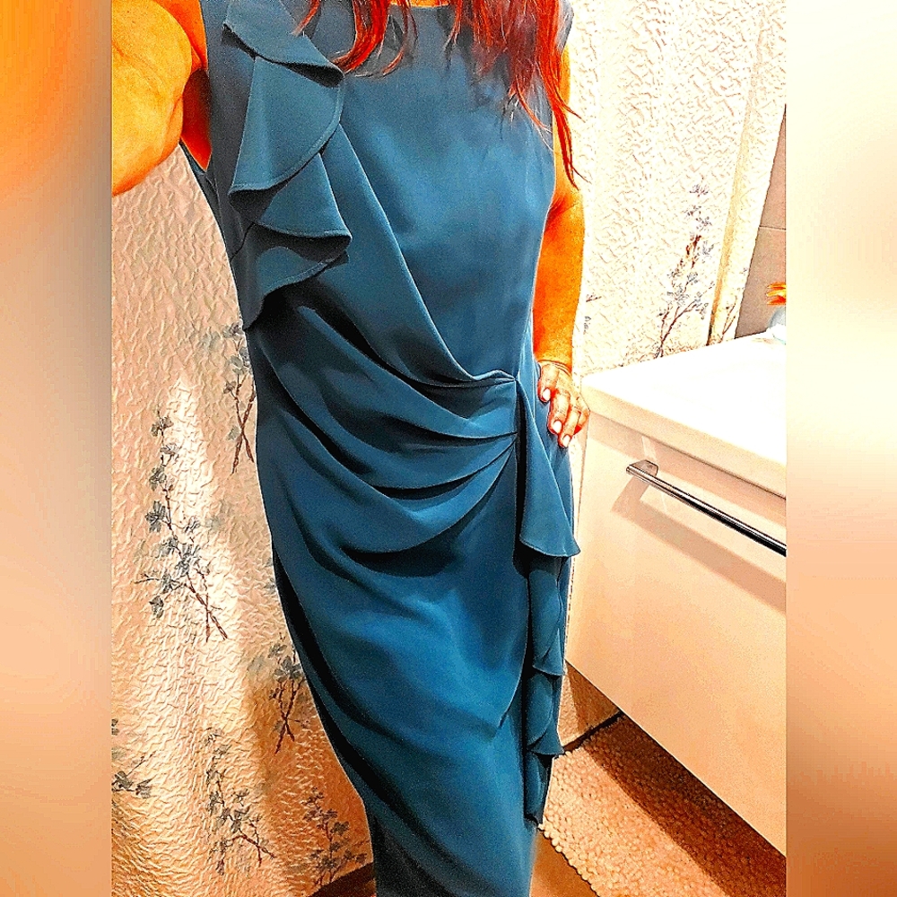 Dress for business beautiful teal size medium dress. Brand Le château.